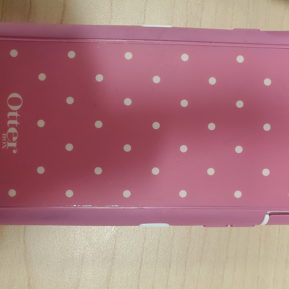 iPhone 6/6s Otterbox pink polka dot phone case